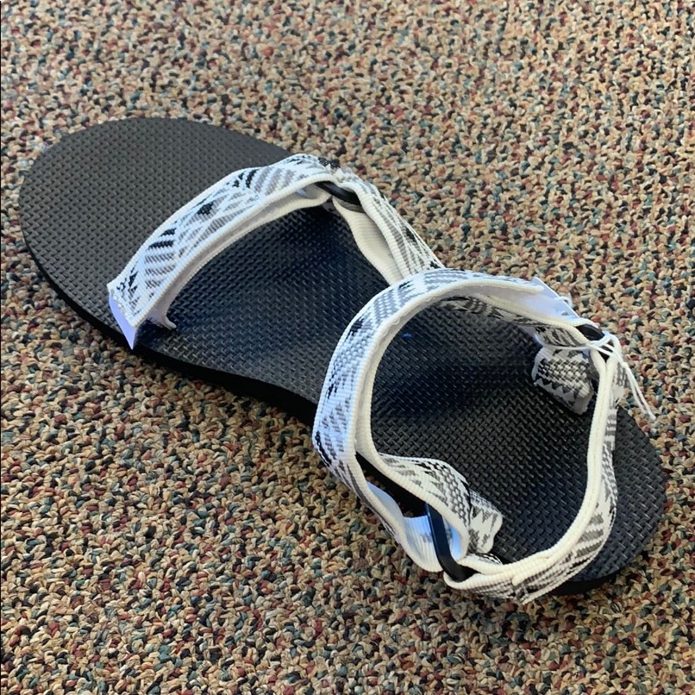 Classic Tevas